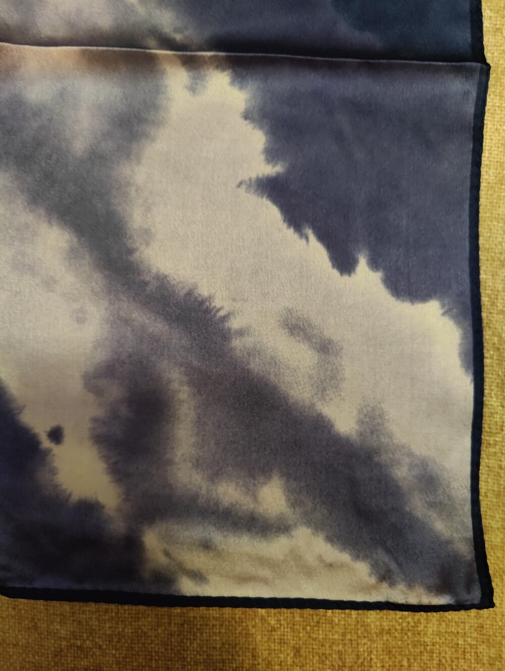 Vintage United Airlines Silk Tie-Dye Print Square Scarf, 21" x 21" - Picture 4 of 11
